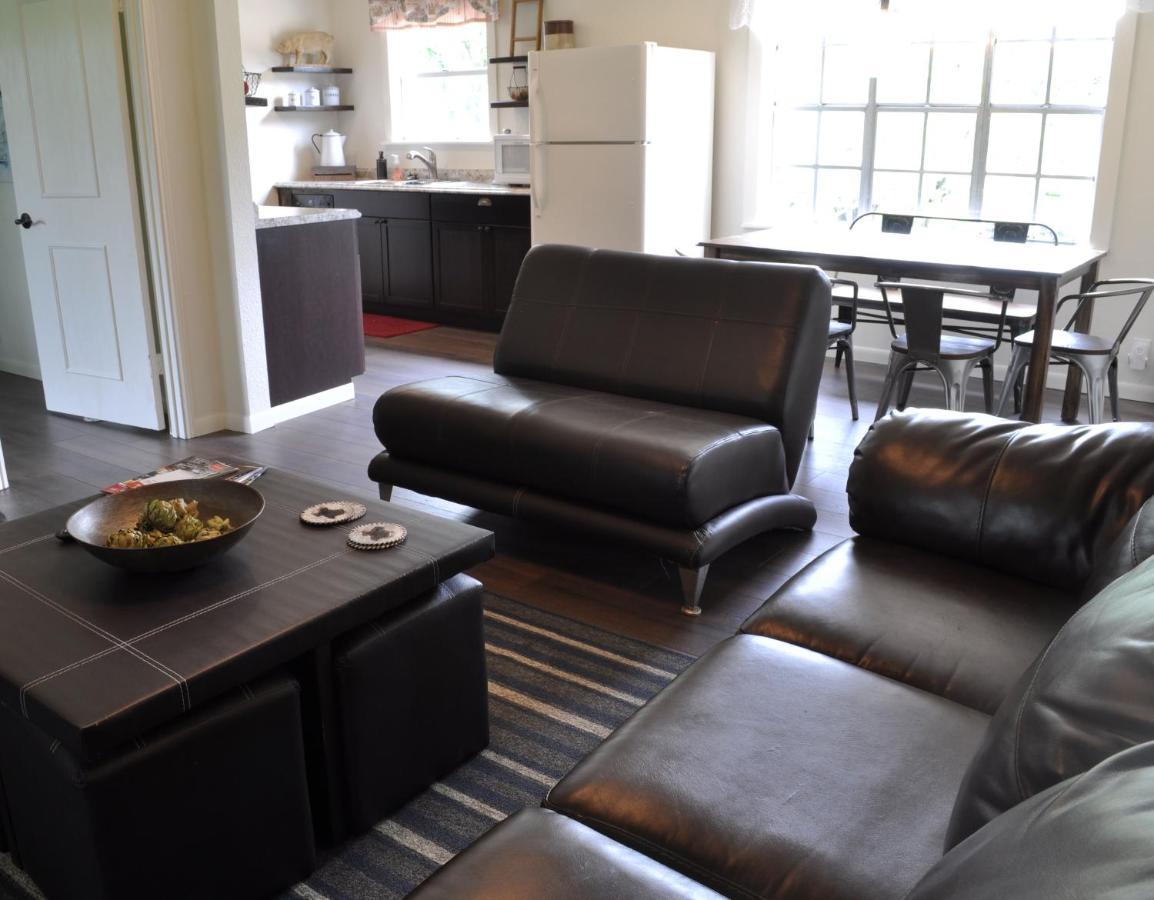 Lydias Loft Apartment Ingram Bagian luar foto